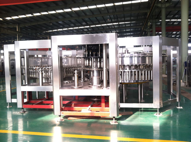   適用于很多行業(yè)產品包裝的5加侖大桶水灌裝生產線